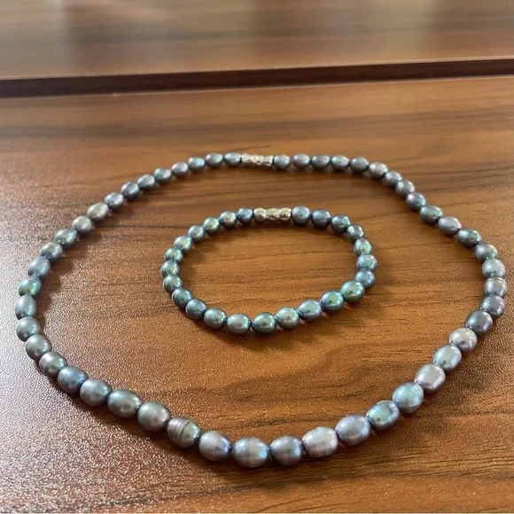 HOST PICK⭐️Purple Pearl necklace & Bracelet set 🤍🤍 Handcrafted Quality ✨ - Picture 6 of 6